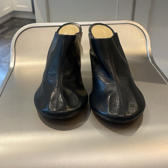 NIB BOTTEGA VENETA DOT SOCK COCKTAIL STRETCH LEATHER 3.5” HEEL MULES. 39/8.5 - Picture 2 of 8